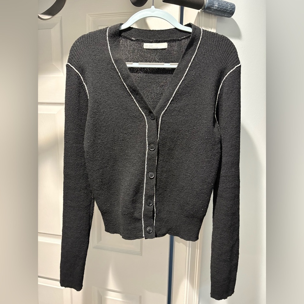Oak and fort. Black Button-Up cardigan